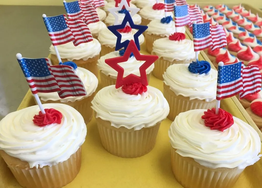 Holiday Cupcakes, Seasonal and holiday cupcakes, like our red-white-and-blue.